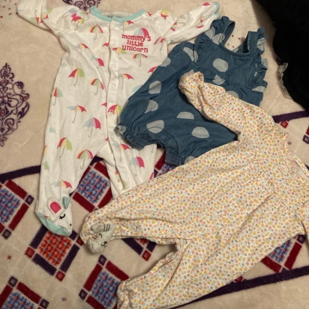 2 news born pajamas and new romper